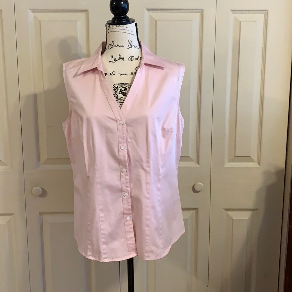 Ladies sleeveless button down shirt